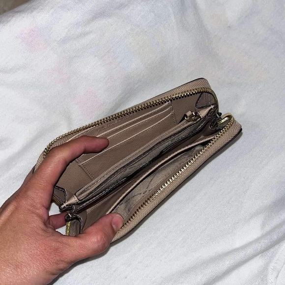 Michael Kors Pebbled Leather Tan Zip Wallet - Picture 5 of 5